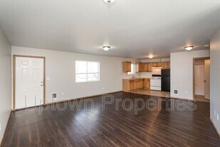 7230 NE 18th Ave in Portland, OR - Building Photo