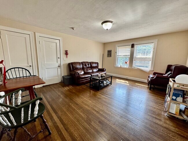 property at 4907 Washington St