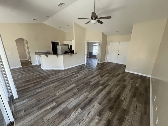 2173 Grandview Dr in North Port, FL - Foto de edificio - Building Photo