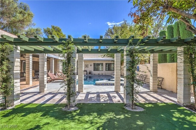 2701 Alta Dr in Las Vegas, NV - Building Photo - Building Photo