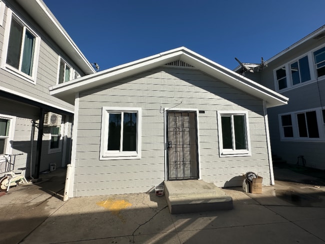 1443 Linden Ave in Long Beach, CA - Building Photo - Building Photo