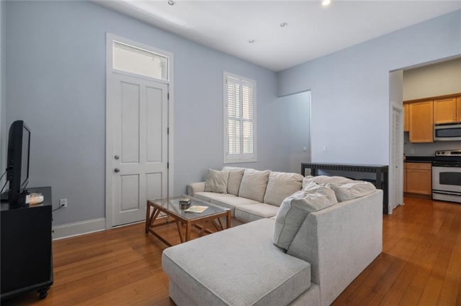 1544 Camp St, Unit 9 in New Orleans, LA - Foto de edificio - Building Photo