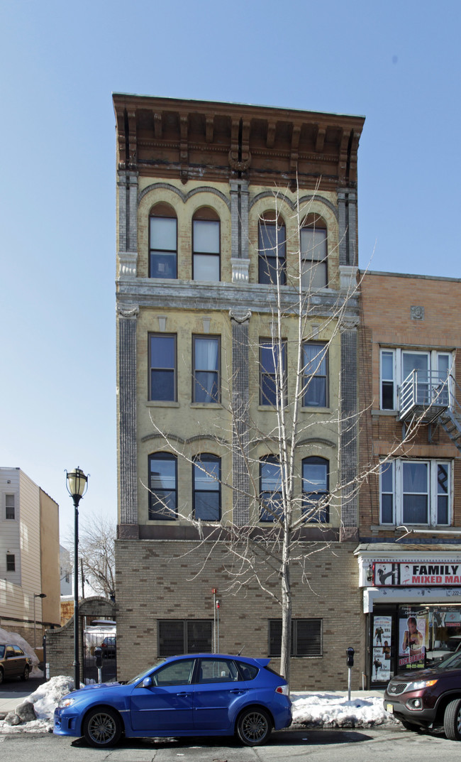 417 Central Ave in Jersey City, NJ - Building Photo - Building Photo