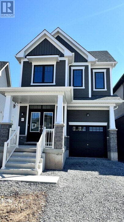 41 Canvas Crescent in Welland, ON - Building Photo