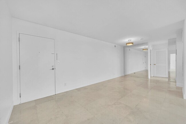 2841 N Ocean Blvd in Fort Lauderdale, FL - Building Photo - Building Photo