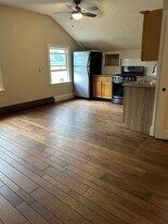 24 King St in East Greenwich, RI - Building Photo