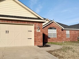 2827 N Cassius Ln in Fayetteville, AR - Building Photo