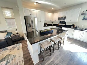 310 N Bellarose Way in Anaheim, CA - Building Photo - Building Photo