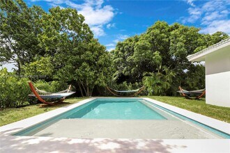 787 NE 87th St in Miami, FL - Foto de edificio - Building Photo