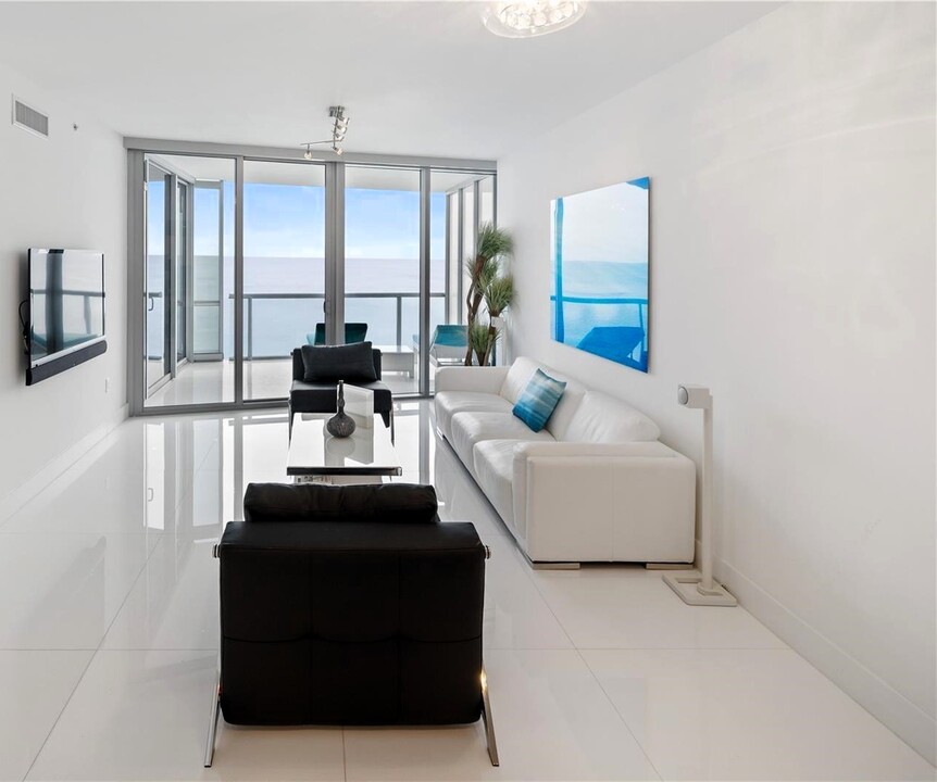 17121 Collins Ave, Unit 1703 in Sunny Isles Beach, FL - Building Photo