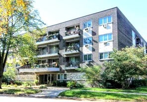 401 S Grove Ave, Unit 3D in Oak Park, IL - Building Photo