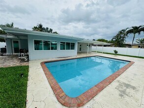 2432 SE 13th St in Pompano Beach, FL - Building Photo - Building Photo