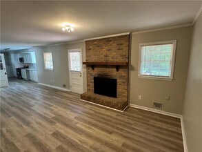 5594 Laurel Ln NW in Lilburn, GA - Building Photo - Building Photo