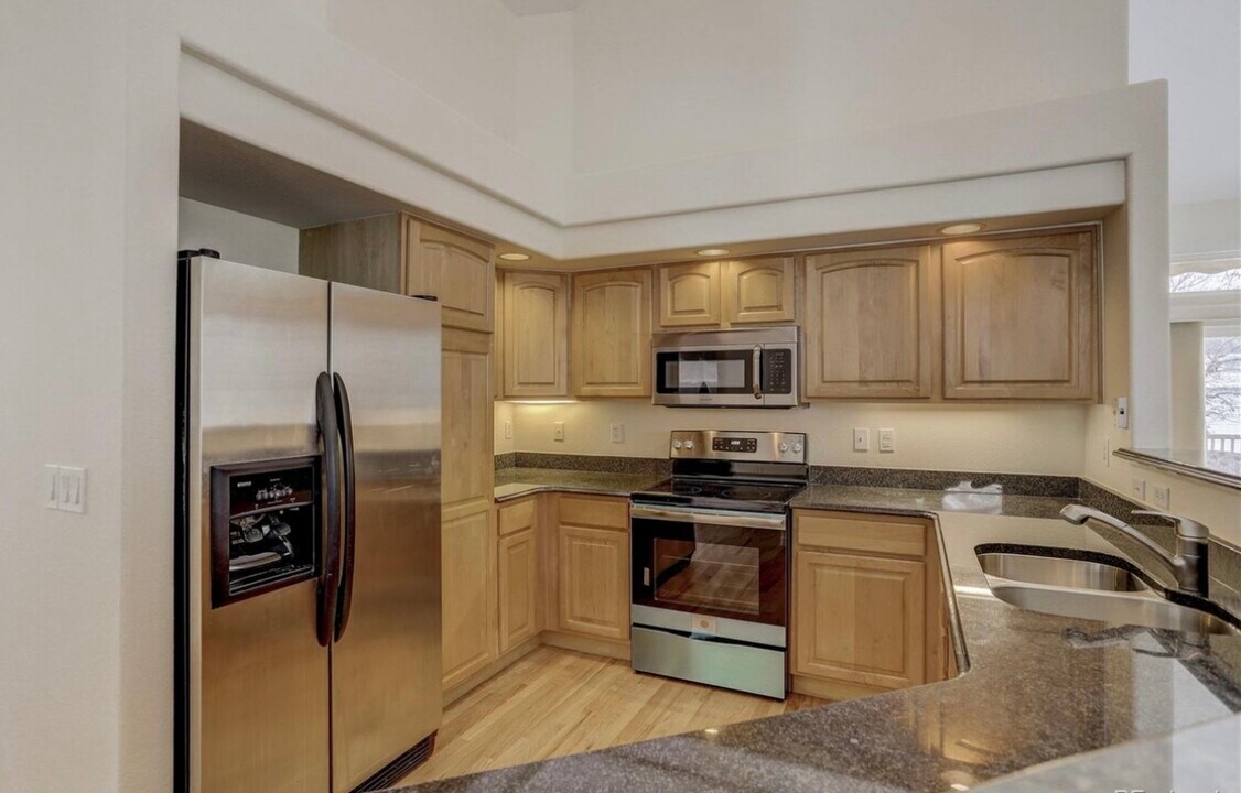 1011 S Valentia St in Denver, CO - Building Photo