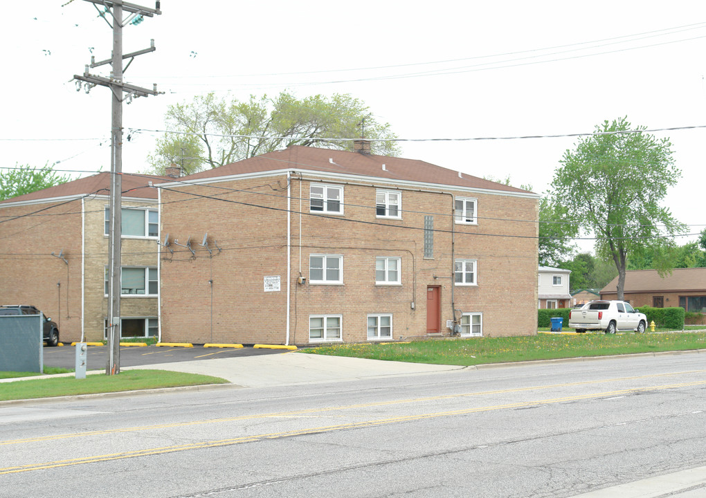 9601 W McLean Ave in Melrose Park, IL - Building Photo