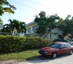 Glades Apartments in North Miami Beach, FL - Building Photo