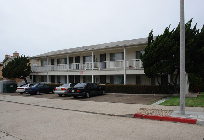 396 Kolmar St in La Jolla, CA - Foto de edificio - Building Photo