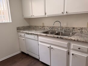 24851 Walnut St, Unit 114 in Santa Clarita, CA - Foto de edificio - Building Photo