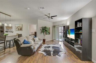 1100 W Trinity Mills Rd, Unit ID620025 in Carrollton, TX - Foto de edificio - Building Photo