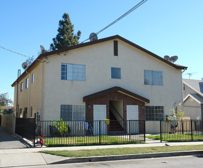 5700 A-D Case Ave in Los Angeles, CA - Building Photo - Building Photo