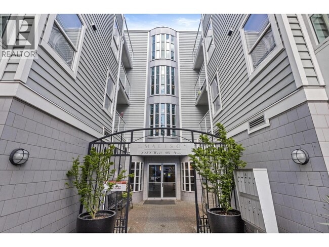 2929 W 4th Ave in Vancouver, BC - Building Photo - Building Photo