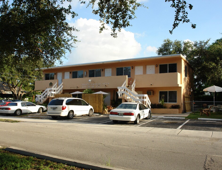 Lauderdale apartments in Fort Lauderdale, FL - Building Photo