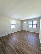 122 Elkan Ave in Ferguson, MO - Building Photo - Building Photo