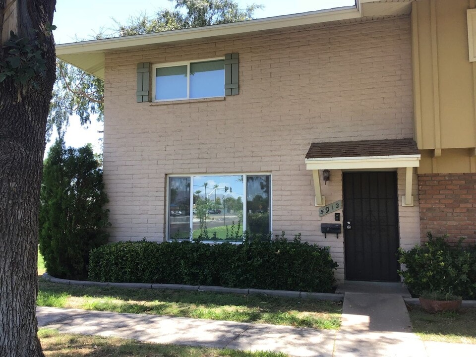 5912 N 86th St in Scottsdale, AZ - Foto de edificio