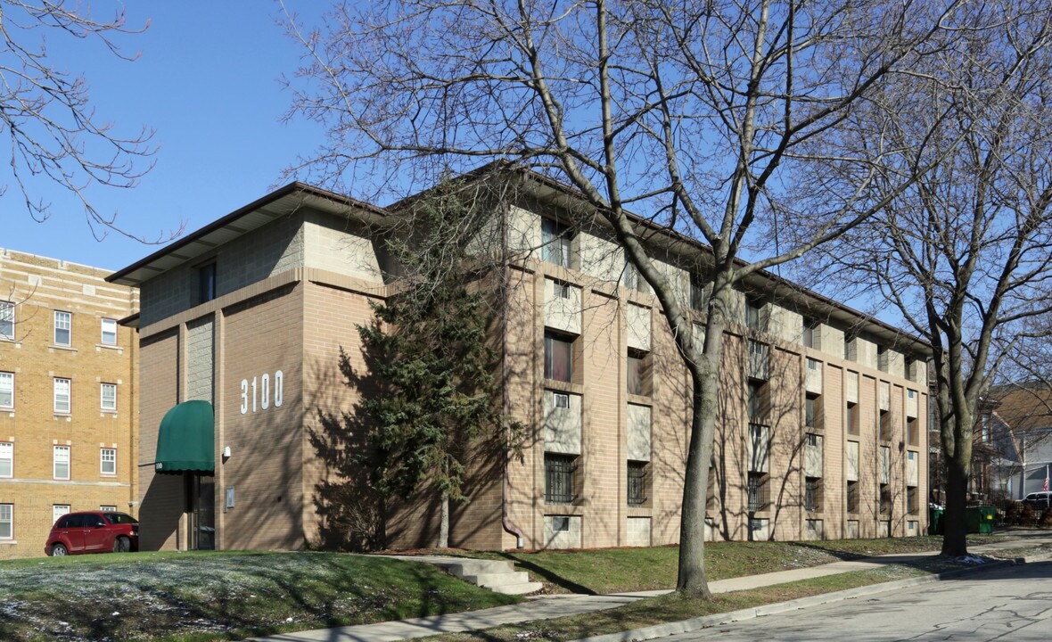 Avenue West Apartments in Milwaukee, WI - Foto de edificio