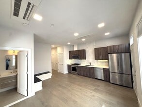24 Rush St, Unit E in Somerville, MA - Building Photo - Building Photo