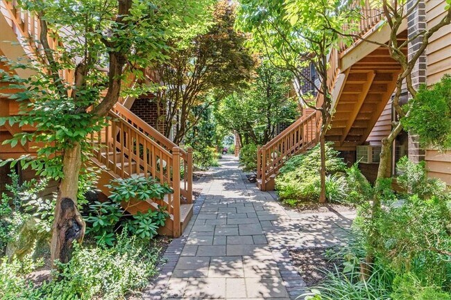 15 Greenridge Ave in White Plains, NY - Building Photo - Building Photo