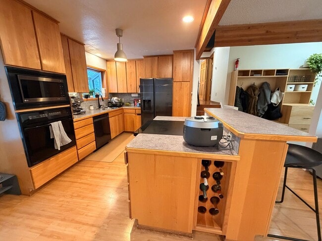 3815 Apollo Dr in Anchorage, AK - Building Photo - Building Photo