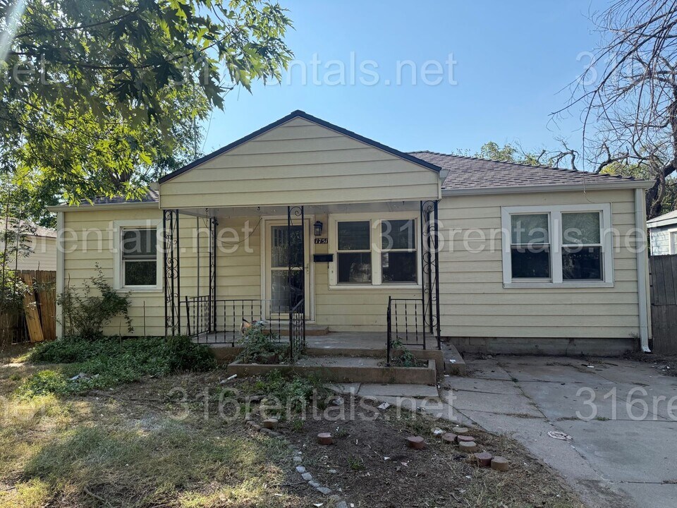 1751 S Lulu Ave in Wichita, KS - Building Photo