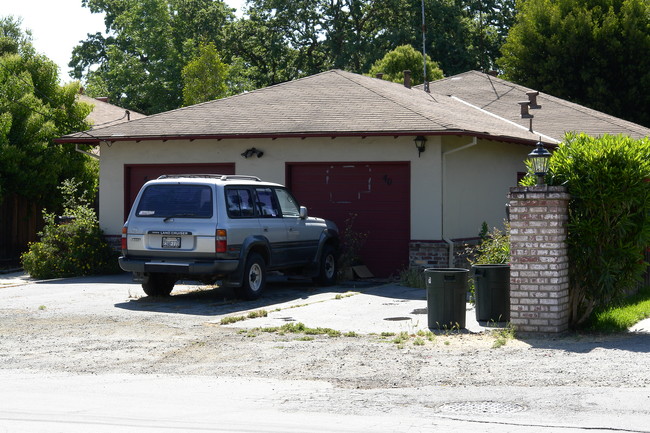 40-42 Amherst Ave in Menlo Park, CA - Building Photo - Building Photo