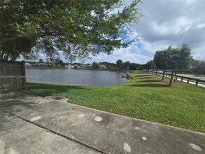 10040 Nandina St in Miramar, FL - Building Photo - Building Photo