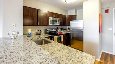15 Bank St in White Plains, NY - Building Photo - Building Photo
