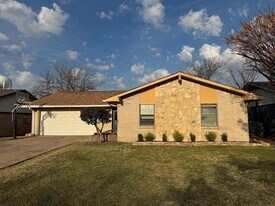 2832 Laramie St in Irving, TX - Building Photo