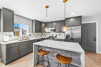 5136 Alumni Pl in San Diego, CA - Building Photo - Building Photo