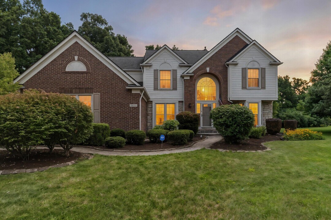46559 Inverness Rd in Canton Township, MI - Building Photo