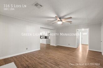 316 S Lois Ln in Richardson, TX - Foto de edificio - Building Photo