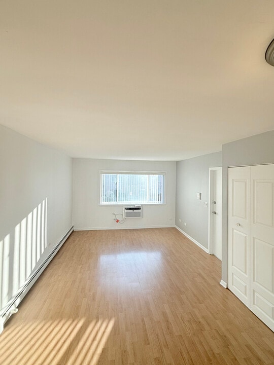 1309 S Sir Galahad Ln in Mount Prospect, IL - Building Photo
