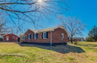 816 Garrettsburg Rd in Clarksville, TN - Building Photo - Building Photo