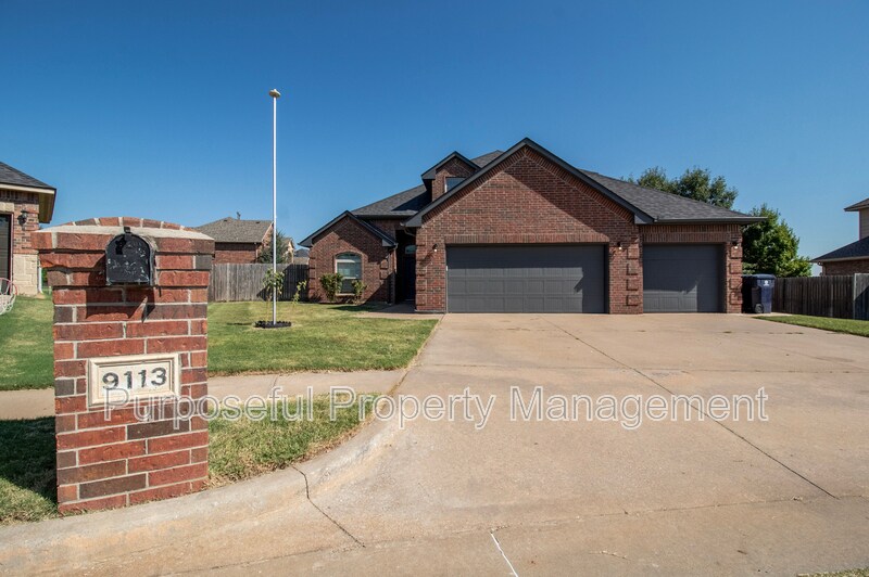9113 NW 86th Ct in Yukon, OK - Building Photo