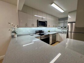 1256 S Military Trail, Unit 915 in Deerfield Beach, FL - Building Photo