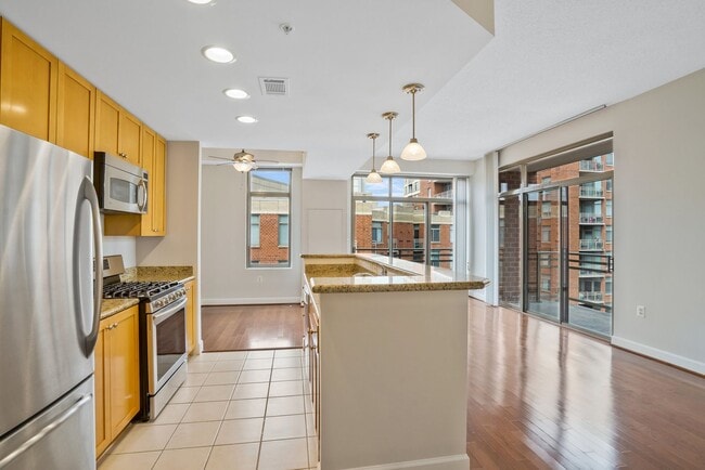 3650 S Glebe Rd in Arlington, VA - Building Photo - Building Photo