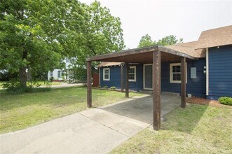 200 Peters St in Waxahachie, TX - Building Photo - Building Photo