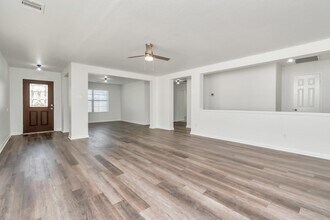 7019 Parkford Meadow Dr in Cypress, TX - Foto de edificio - Building Photo