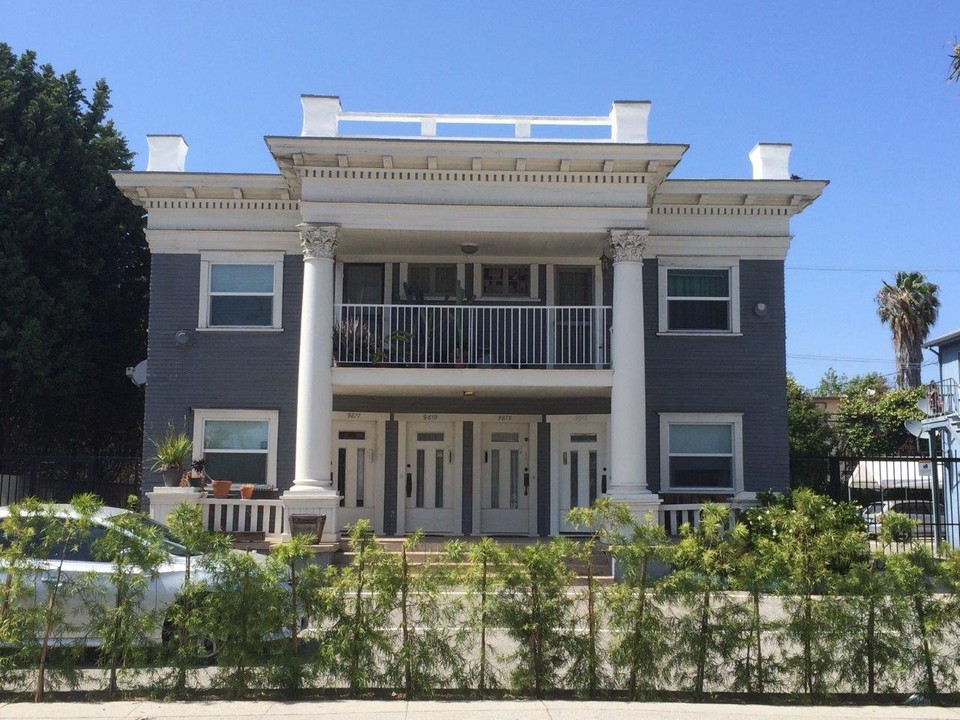 9813 Venice Blvd in Los Angeles, CA - Building Photo