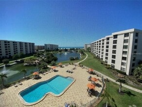 5770 Midnight Pass Rd in Sarasota, FL - Building Photo - Building Photo