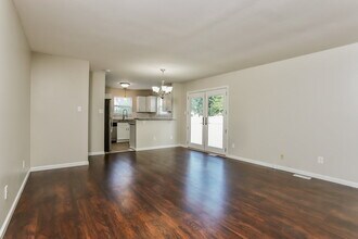 1280 Garden Village Dr in Florissant, MO - Foto de edificio - Building Photo